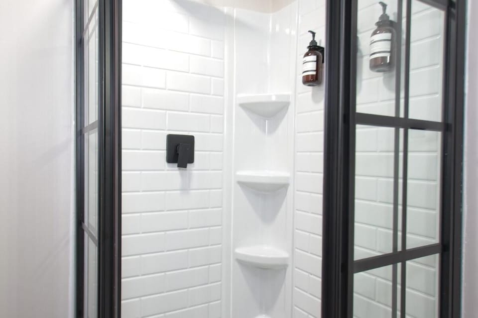 The Navel Nalle - Downtown Bungalow, Patio, Parking House in Charlottesville
