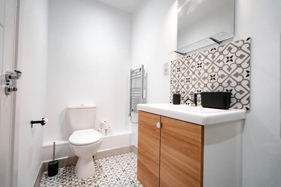 Toilet, Bathroom