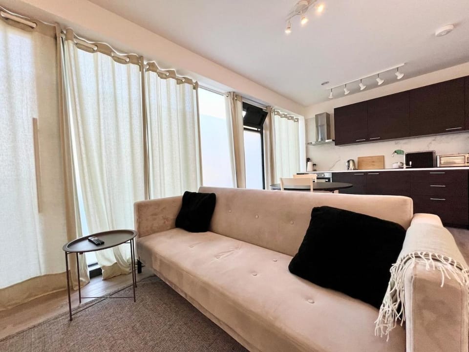 Kitchen or kitchenette, Seating area