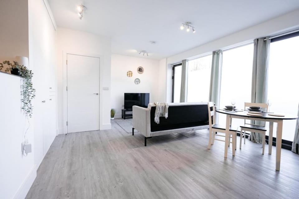 TV and multimedia, Dining area