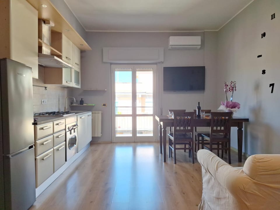 Kitchen or kitchenette, Living room, Seating area, air conditioner