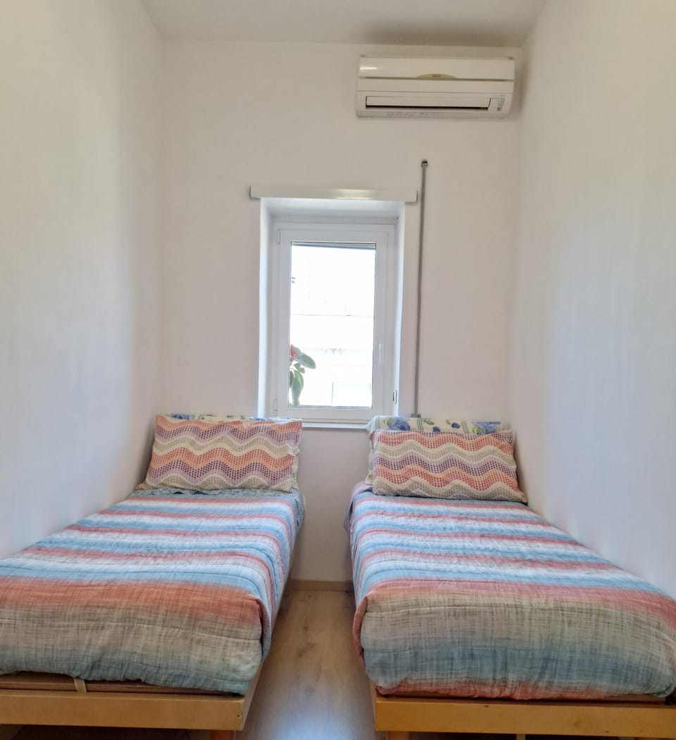 Bed, air conditioner