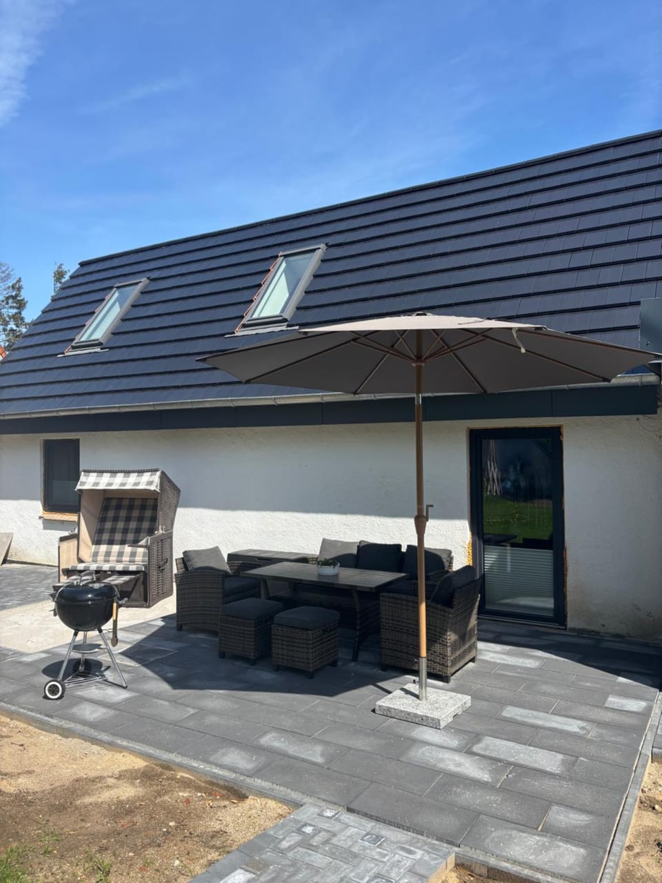 Property building, Patio, Day, sunbed