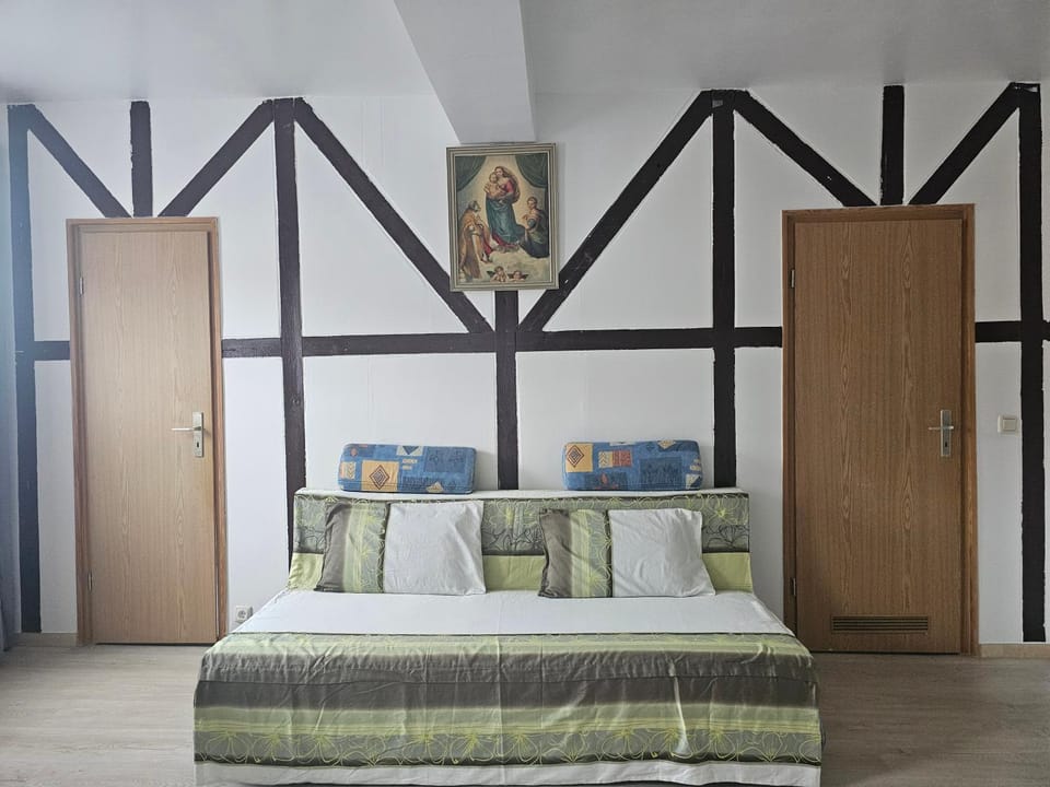 Bed, Living room