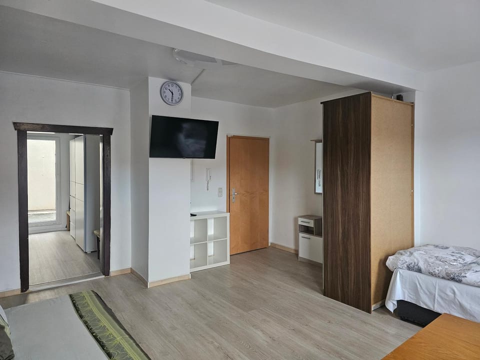 Bed, TV and multimedia, Living room, Photo of the whole room, wardrobe