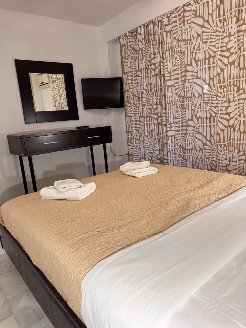 Cozy Seaside Stay Renovated & Peaceful Apartment in East Attica Regional Unit, Greece