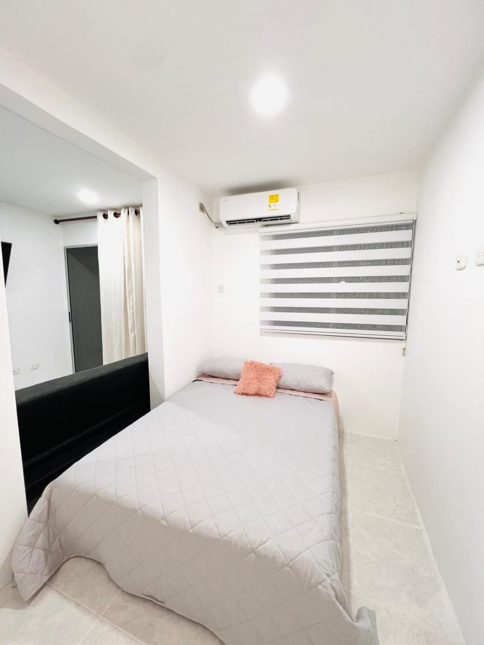 Bed, Photo of the whole room, Bedroom, air conditioner