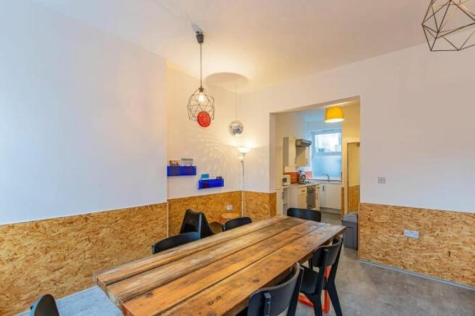 Kitchen or kitchenette, Seating area, Dining area