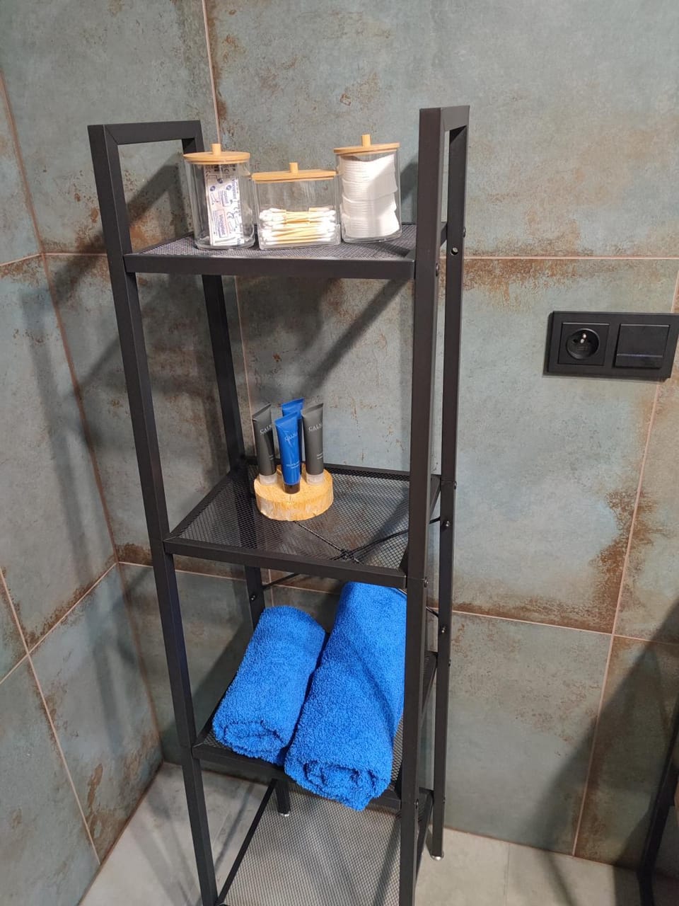 Bathroom, towels