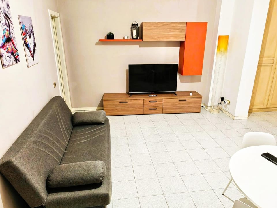 Communal lounge/ TV room, TV and multimedia, Seating area