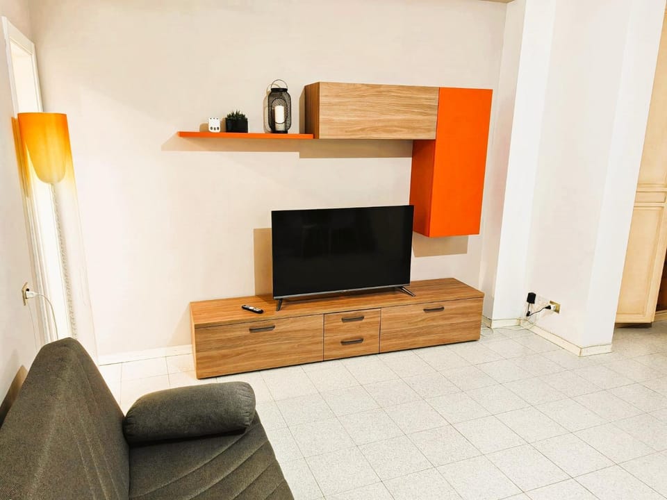 Communal lounge/ TV room, TV and multimedia, Living room, Seating area