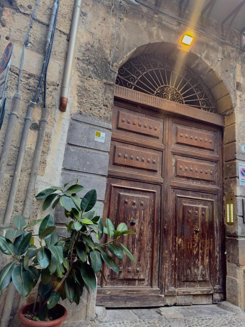Facade/entrance