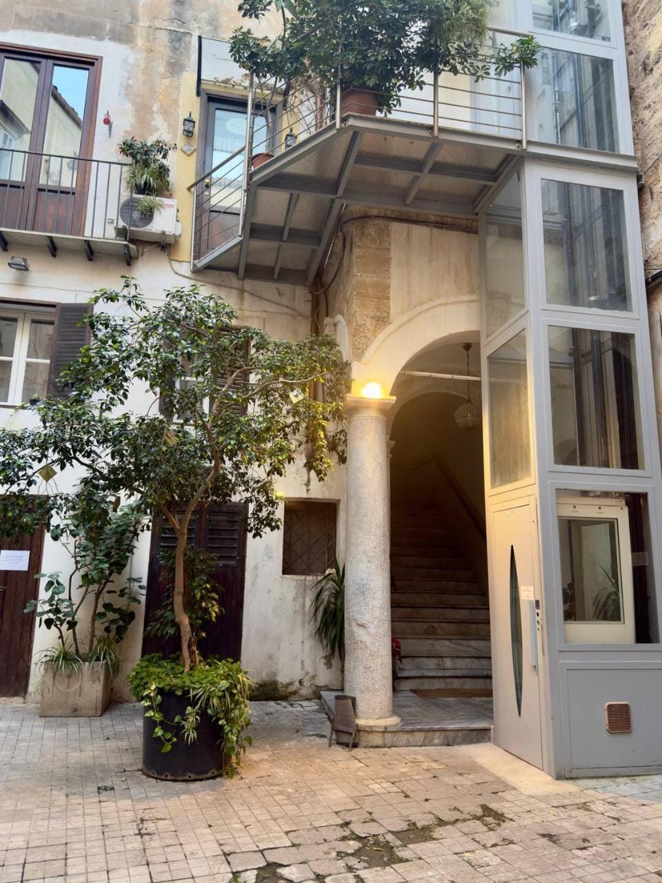 Facade/entrance