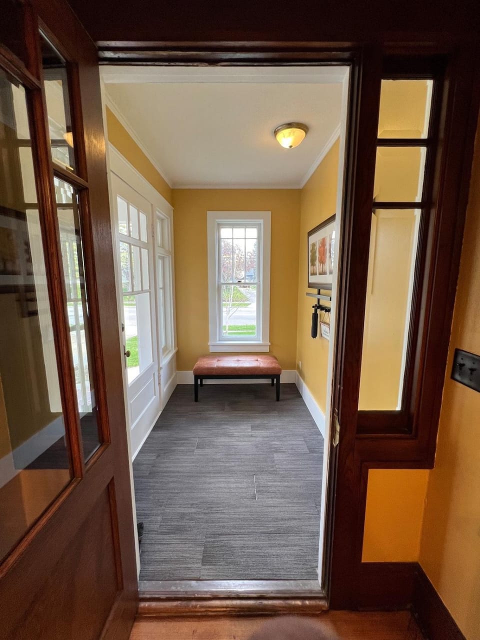 CRAFTSMAN'S MAIN FLOOR with huge DECK! Apartment in Minnesota