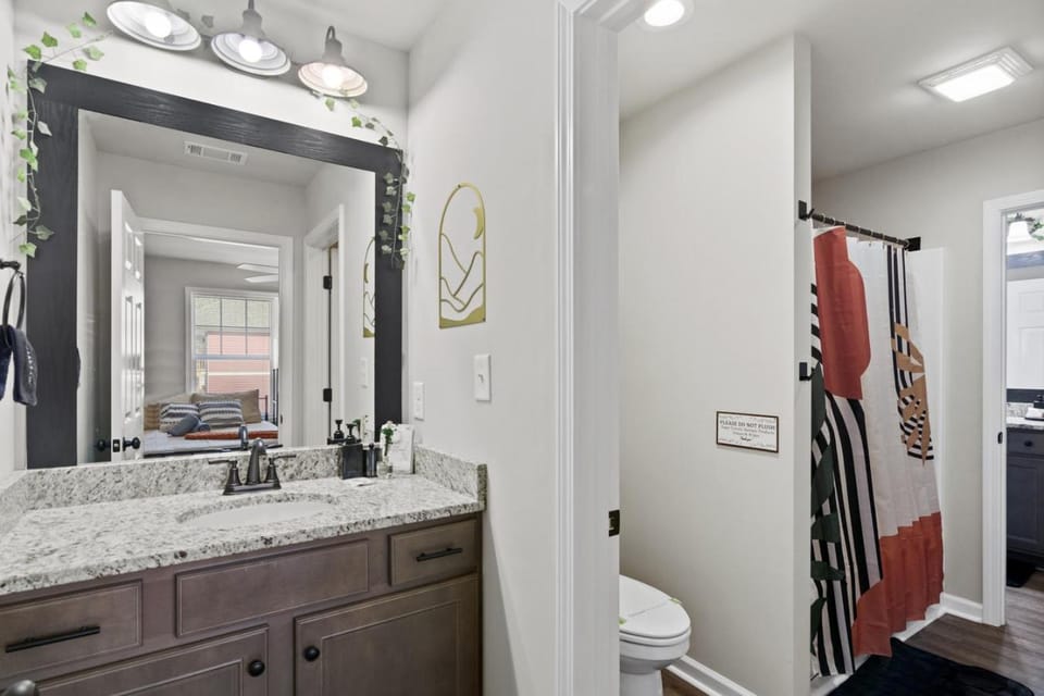Shower, Toilet, Bathroom, towels