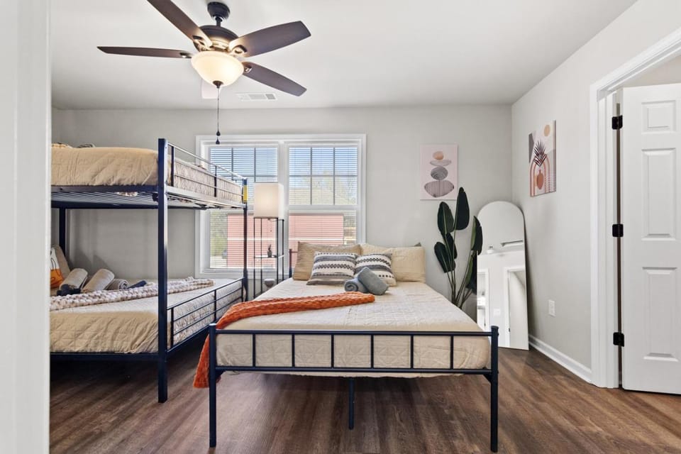 Bed, Photo of the whole room, Bedroom, bunk bed