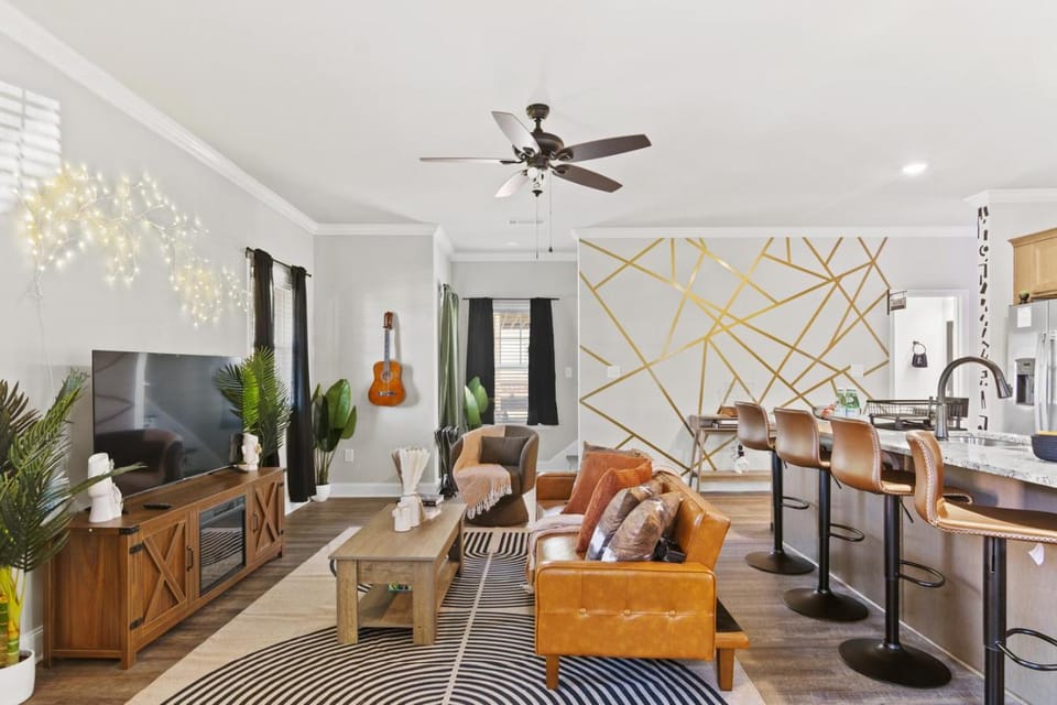 TV and multimedia, Living room, Seating area, Dining area