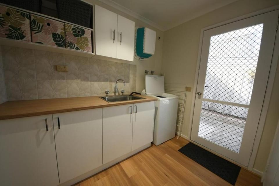laundry, kitchen