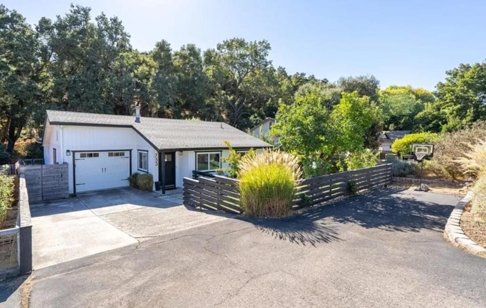 Templeton Creekside Cottage House in Templeton