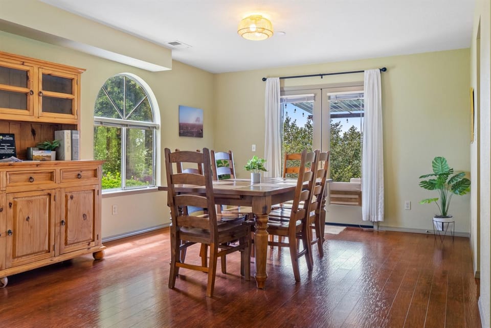 Hive Vista Castoro Vineyard View Stay EV House in Templeton