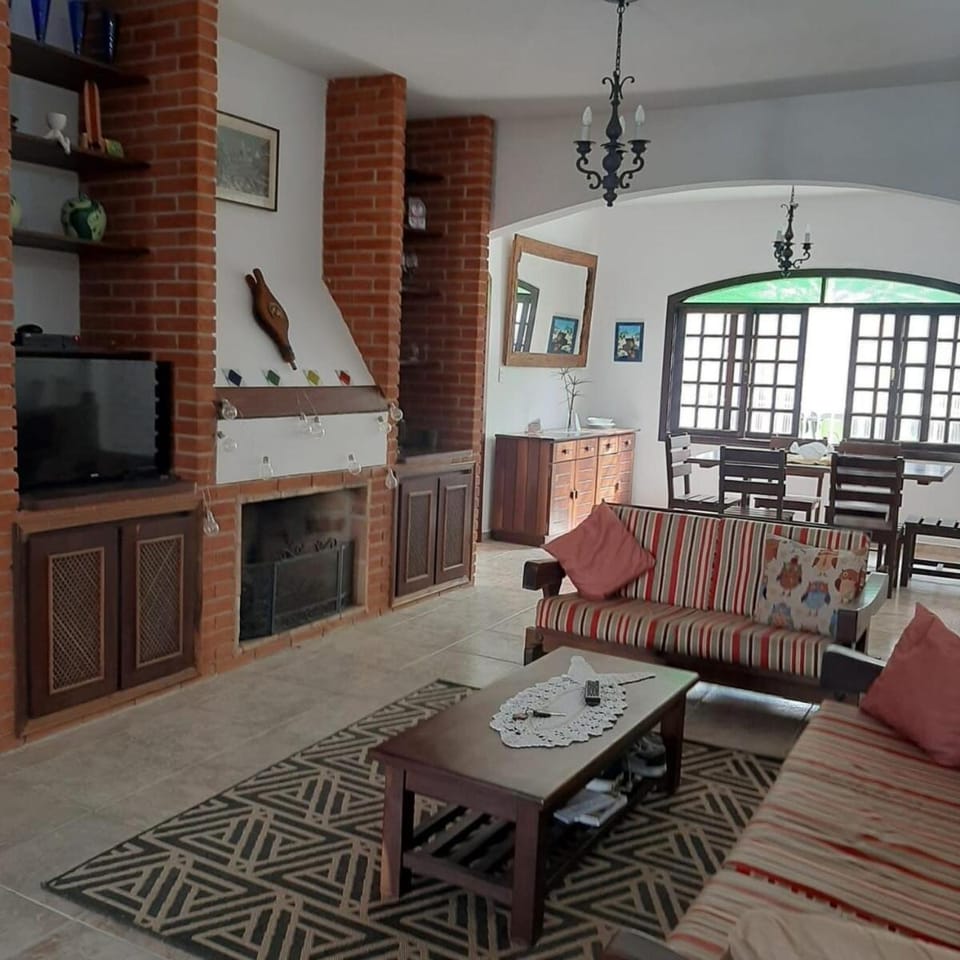 Casa de férias com piscina e churrasqueira! House in Peruíbe