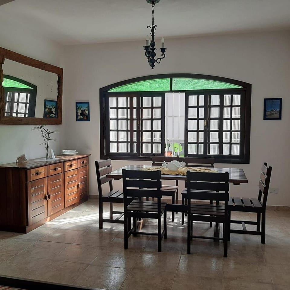 Casa de férias com piscina e churrasqueira! House in Peruíbe