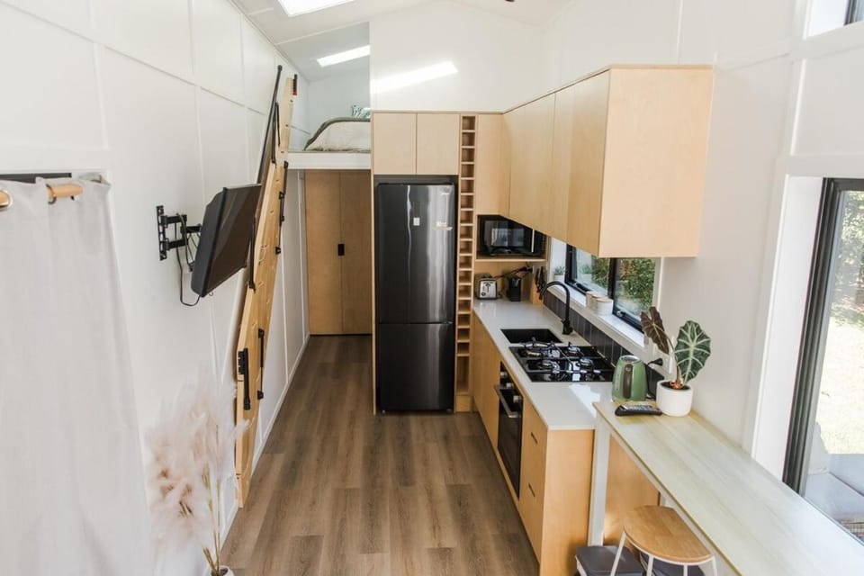 Kitchen or kitchenette, oven, stove