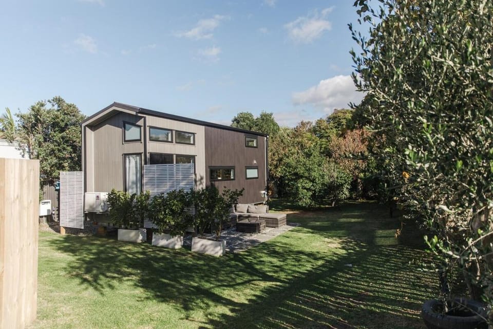 Property building, Day, Garden, Garden view