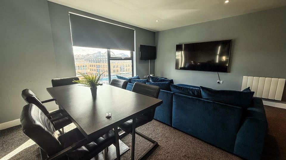 TV and multimedia, Living room, Seating area, Dining area
