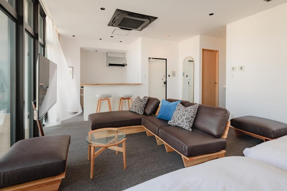 TV and multimedia, Kitchen or kitchenette, Living room