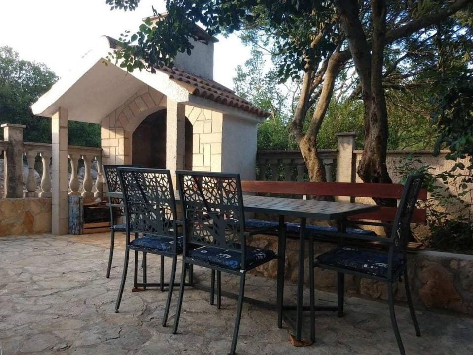 Location, children, Family