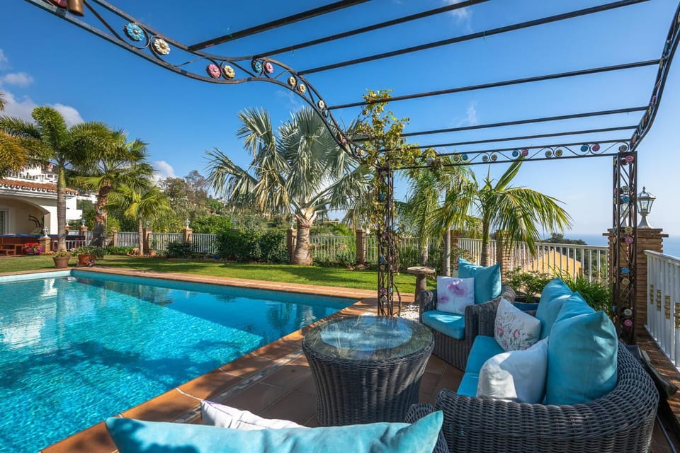 Your Private Paradise Luxurious Villa for Unforgettable Stays Villa in Benalmadena