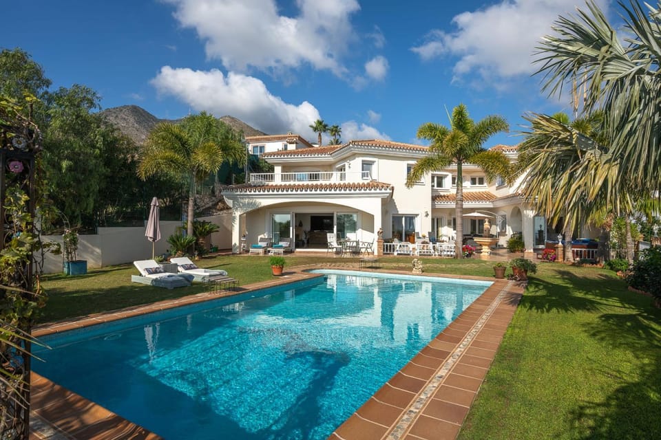 Your Private Paradise Luxurious Villa for Unforgettable Stays Villa in Benalmadena