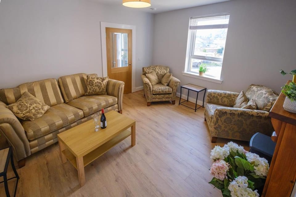 Teviot Cottage - Gorgeous Cosy & Modern 2BR Cottage in Hawick House in Hawick