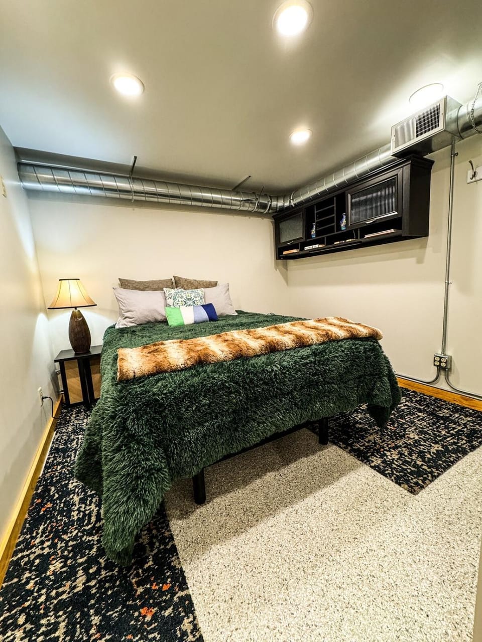 MY FLAT! Industrial 3 Bd with outdoor space! Apartment in Minnesota