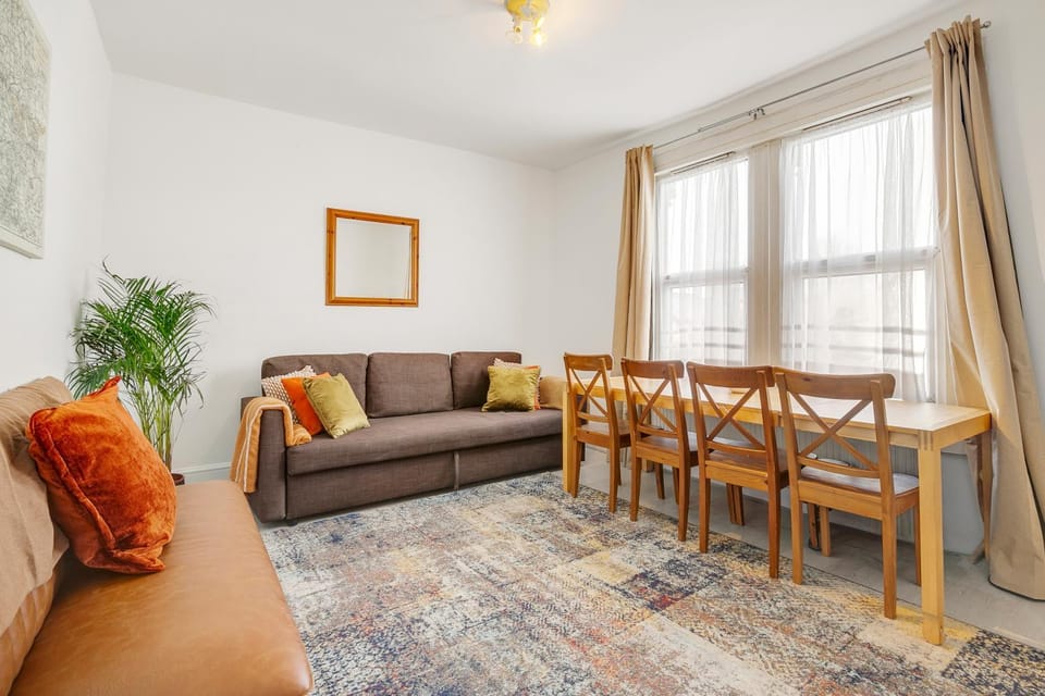 Communal lounge/ TV room, Living room, Dining area
