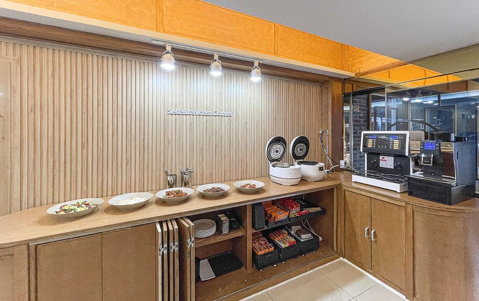 Coffee/tea facilities, Food and drinks, Food, Breakfast