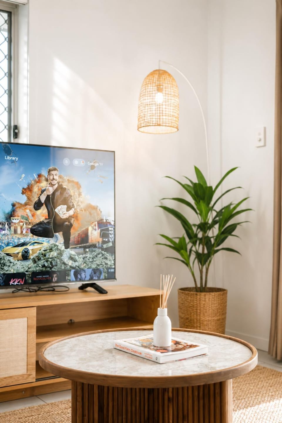 TV and multimedia, Living room, Decorative detail, Seating area