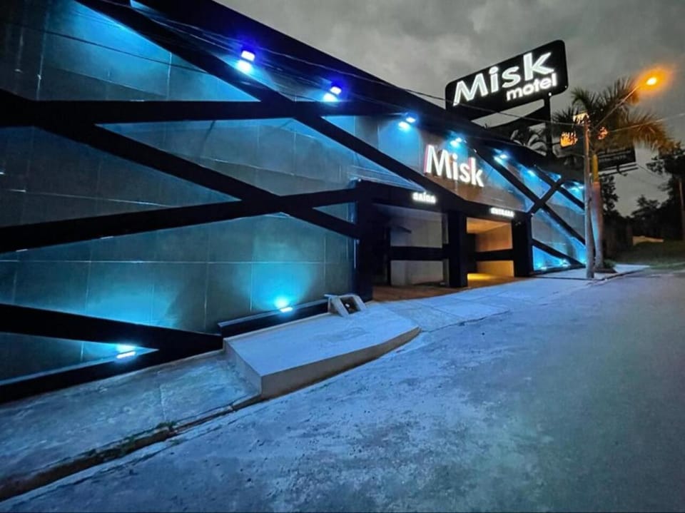 Facade/entrance, Night, Street view