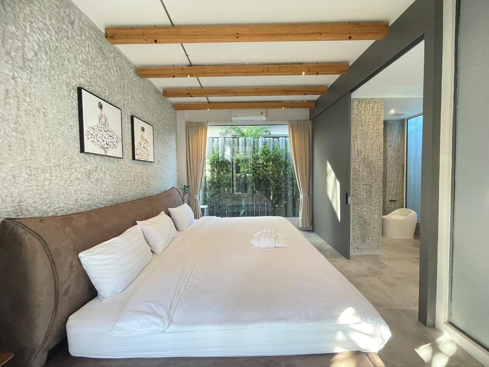Photo of the whole room, Bedroom