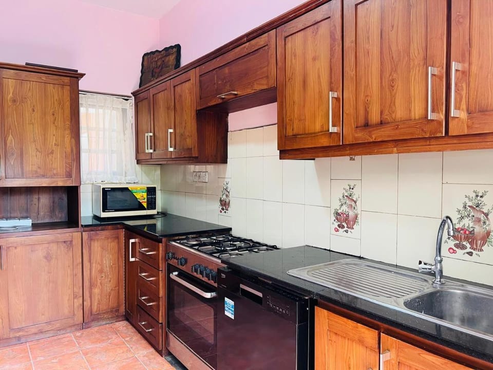 Starwin Villa B&B - Koswatta,Battaramulla Bed and Breakfast in Western Province
