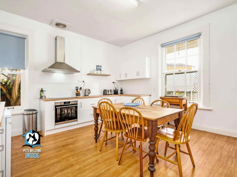 Decorative detail, Decorative detail, Dining area, oven, stove, toaster, kitchen