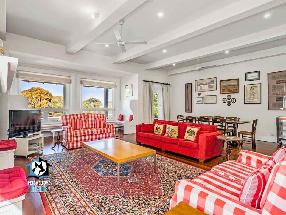 Communal lounge/ TV room, TV and multimedia, Living room, Decorative detail, Decorative detail, Family