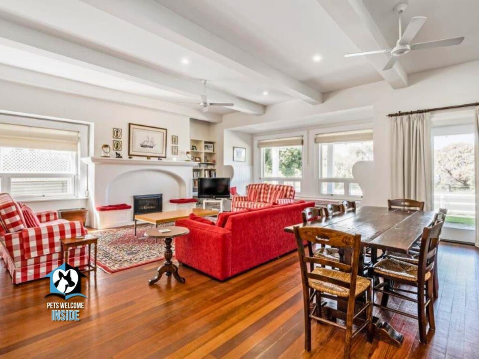 Communal lounge/ TV room, TV and multimedia, Living room, Decorative detail, Decorative detail, Family, heating, heating