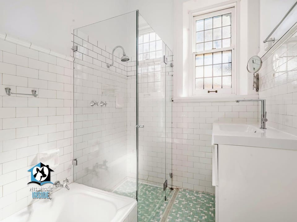 Shower, Toilet, Bathroom, Decorative detail, Bath, towels