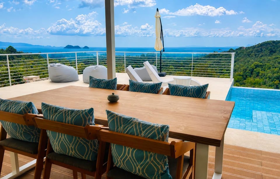 Balcony/Terrace, Dining area, Pool view, Sea view