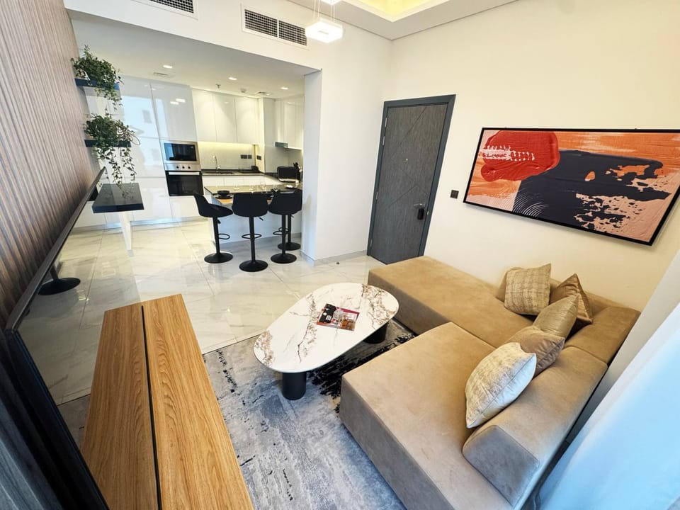 TV and multimedia, Kitchen or kitchenette, Living room, Seating area, Dining area