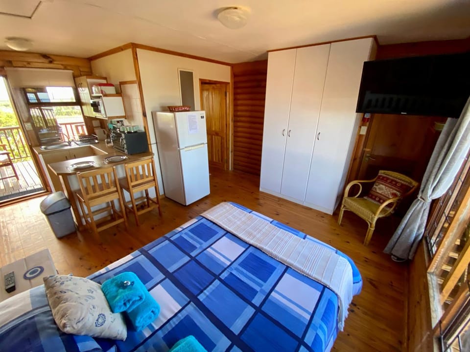 TV and multimedia, Kitchen or kitchenette, Bedroom, wardrobe