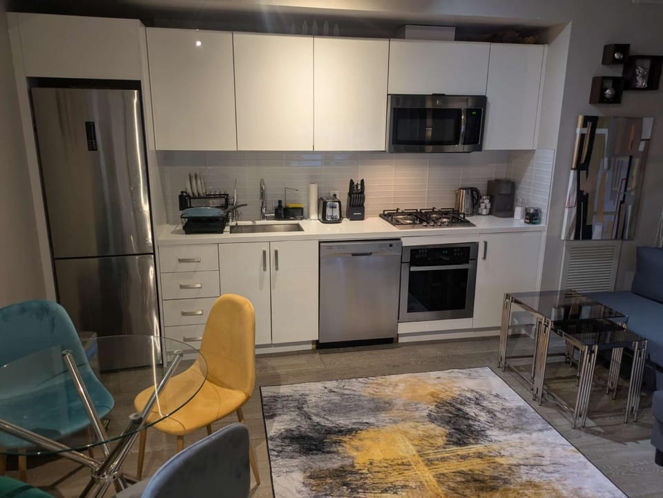 Breath Taking View for 3Guest DTskyline-22nd Floor Apartment in Calgary