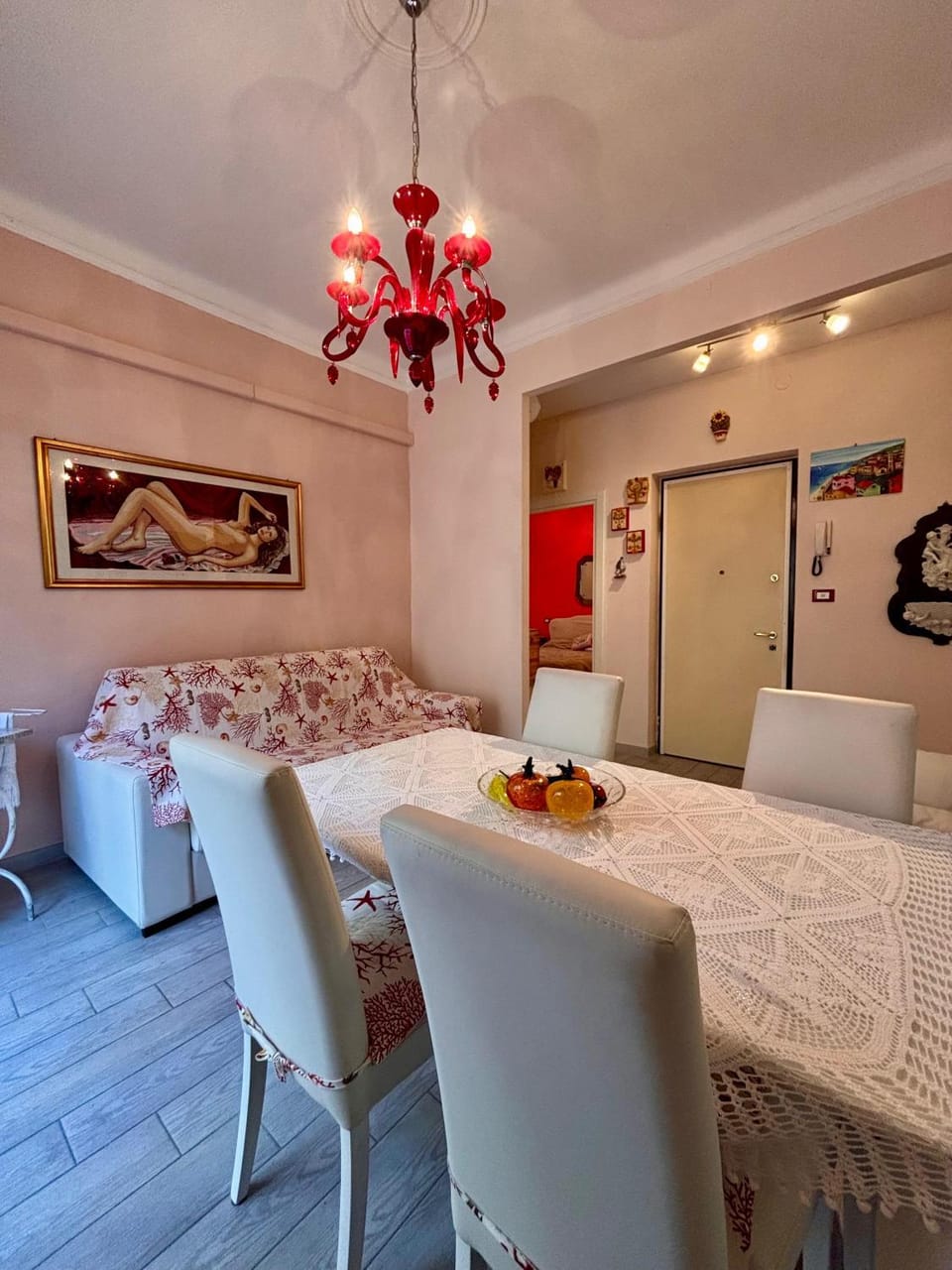 Seating area, Dining area